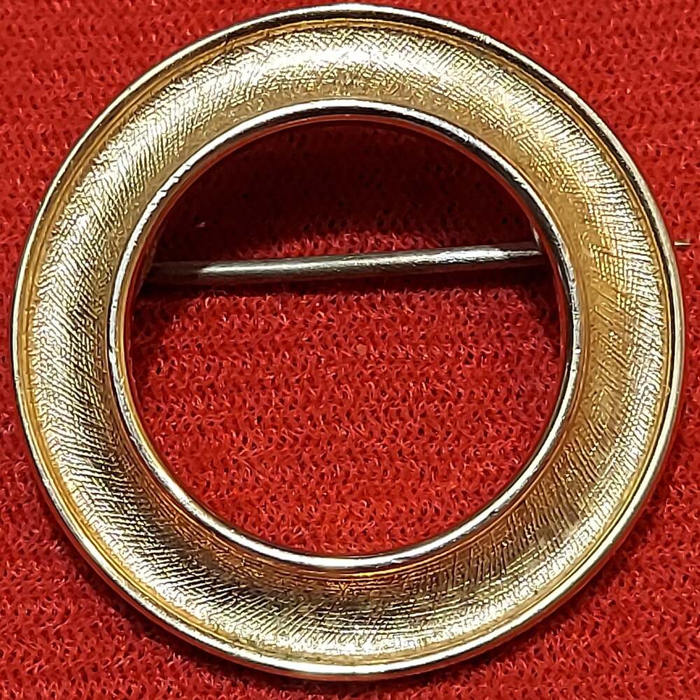 1950's Crown Trifari Gold Tone Circle Canal Brooch Pin